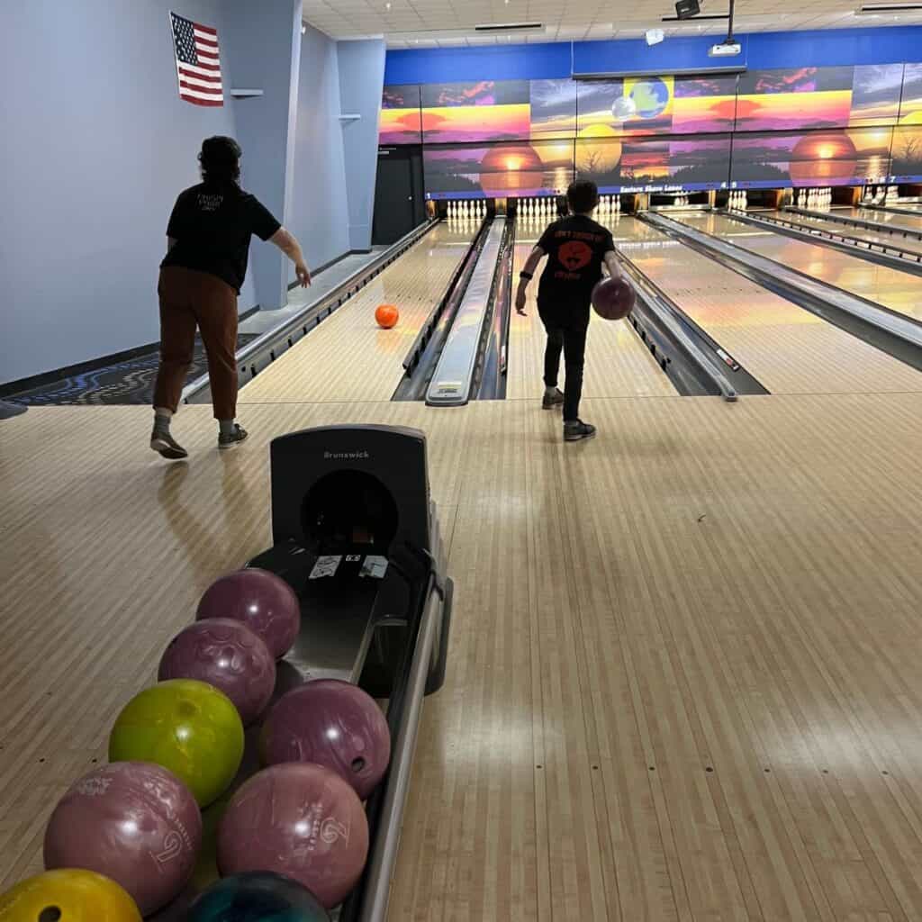 2 kids bowling